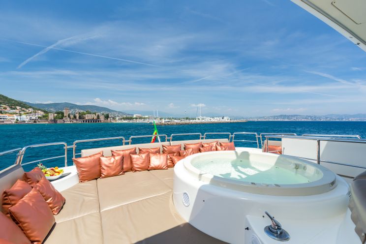 Charter Yacht ACCAMA DELTA - Azimut 100 Jumbo - 4 Cabins - Cannes - Monaco - St Tropez - French Riviera