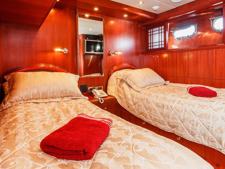 JOHNSON BABY twin cabin JOHNSON BABY twin cabin