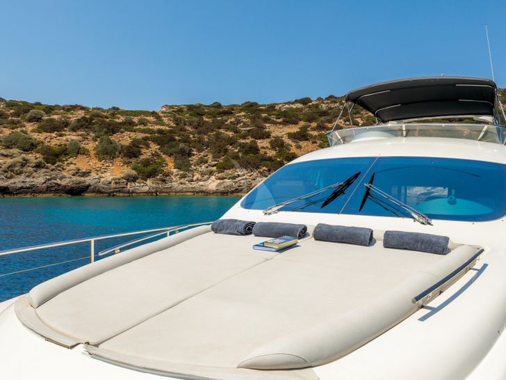 GEORGE V Aicon 67 - Fore Deck Sun Pads GEORGE V Aicon 67 - Fore Deck Sun Pads
