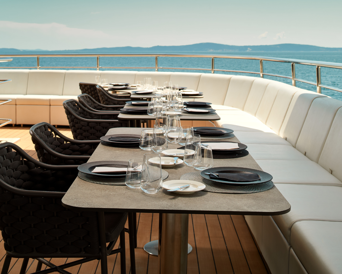 OHANA Custom 49m - alfresco dining set up