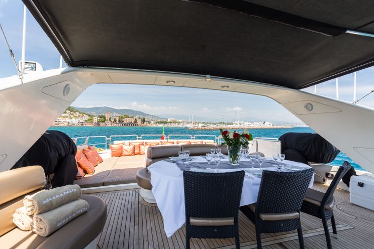 Charter Yacht ACCAMA DELTA - Azimut 100 Jumbo - 4 Cabins - Cannes - Monaco - St Tropez - French Riviera
