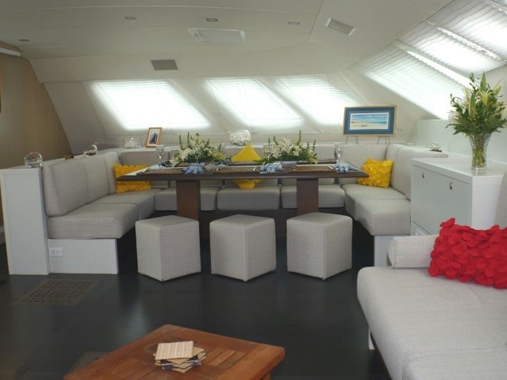 FUERTE 3 Lagoon 67 - dining set up FUERTE 3 Lagoon 67 - dining set up