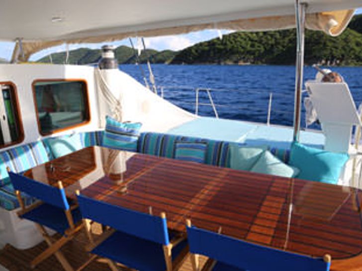 FUERTE 3 Lagoon 67 - aft deck table FUERTE 3 Lagoon 67 - aft deck table