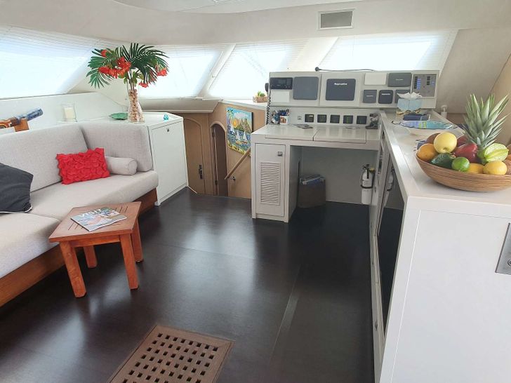 FUERTE 3 Lagoon 67 - saloon and navigation center FUERTE 3 Lagoon 67 - saloon and navigation center