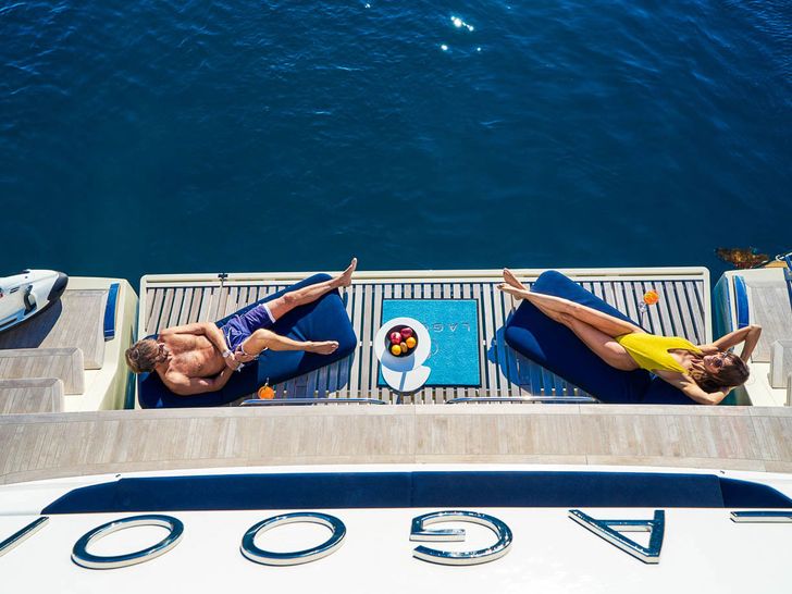 AMADA MIA Lagoon 65 - swim platform AMADA MIA Lagoon 65 - swim platform