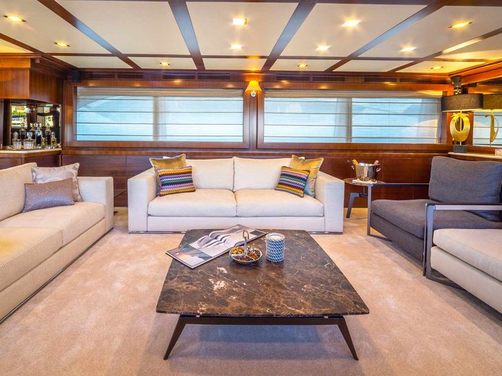 SEVENTH SENSE - Crewed Motor Yacht - Salon SEVENTH SENSE - Crewed Motor Yacht - Salon