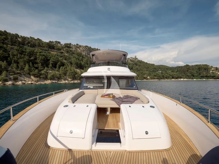 AMPARITO V - Azimut Magellano 66- foredeck lounge AMPARITO V - Azimut Magellano 66- foredeck lounge
