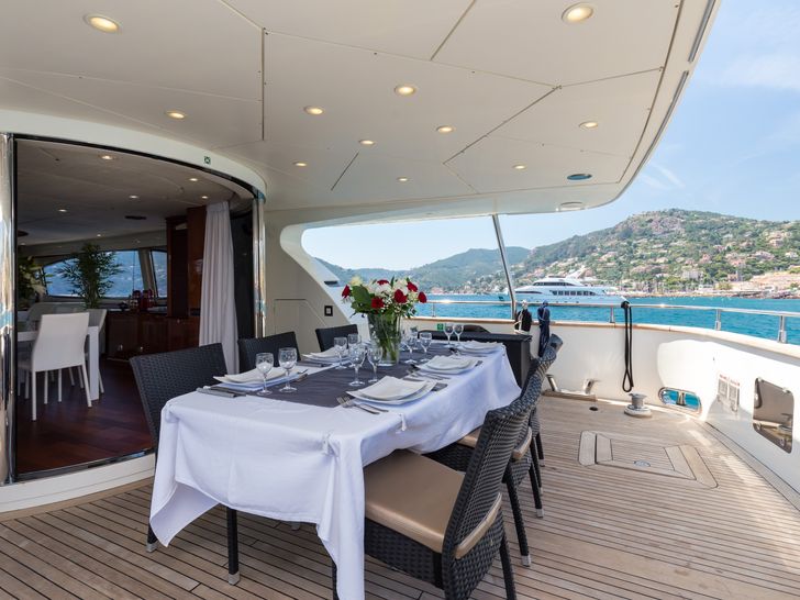 ACCAMA DELTA Azimut 100 Jumbo - aft deck dining area ACCAMA DELTA Azimut 100 Jumbo - aft deck dining area