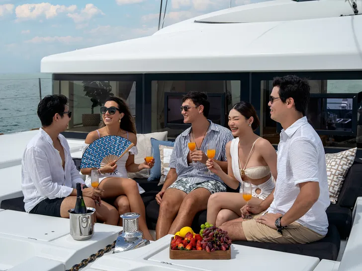 BLUE MOON Lagoon 52F - foredeck cocktail party BLUE MOON Lagoon 52F - foredeck cocktail party