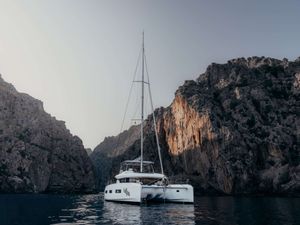 ALMOSTA ROAD - Lagoon 55 - 4 cabins - Athens - Mykonos - Paros - Cyclades - Greece ALMOSTA ROAD - Lagoon 55 - 4 cabins - Athens - Mykonos - Paros - Cyclades - Greece