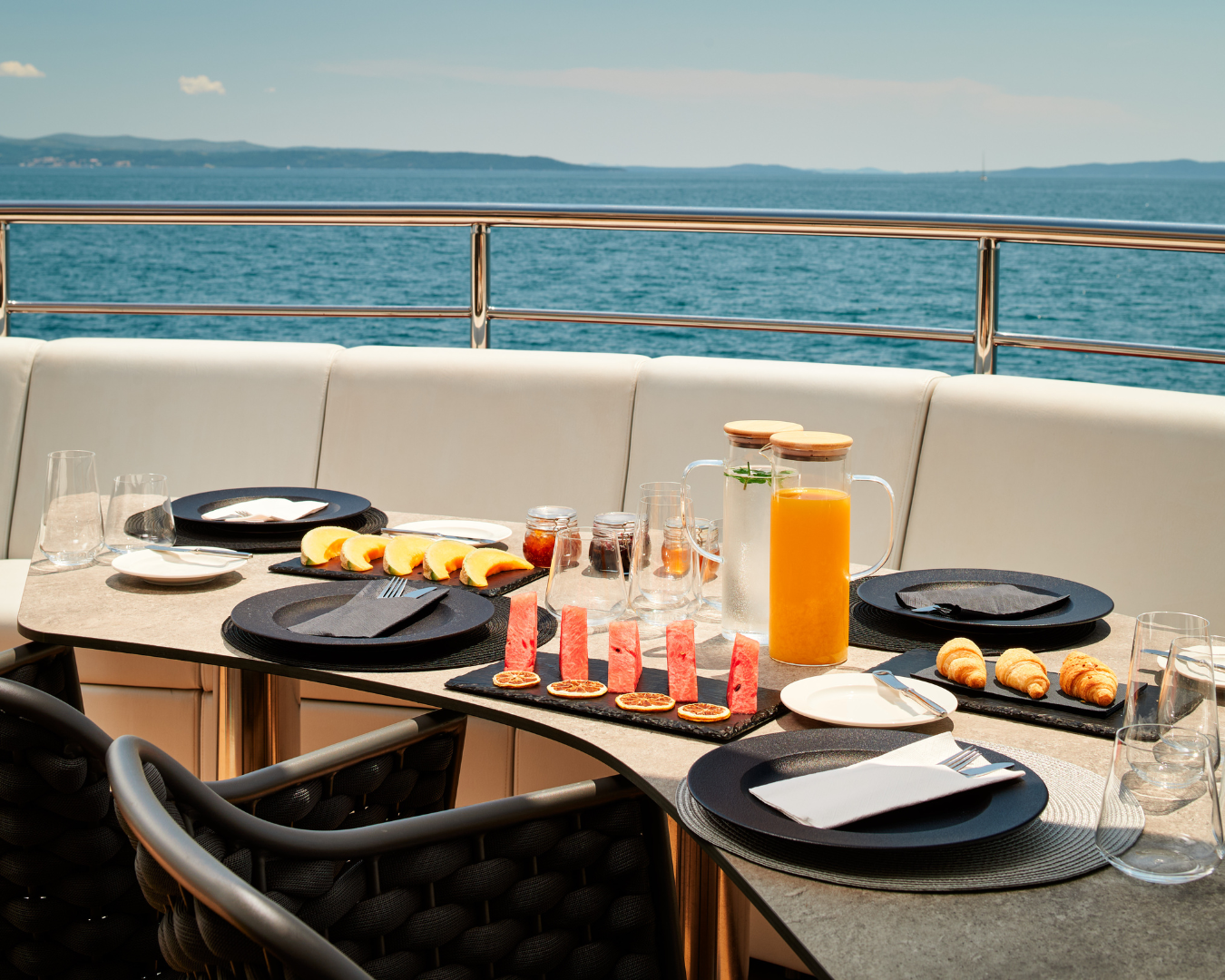 OHANA Custom 49m - alfresco dining set up