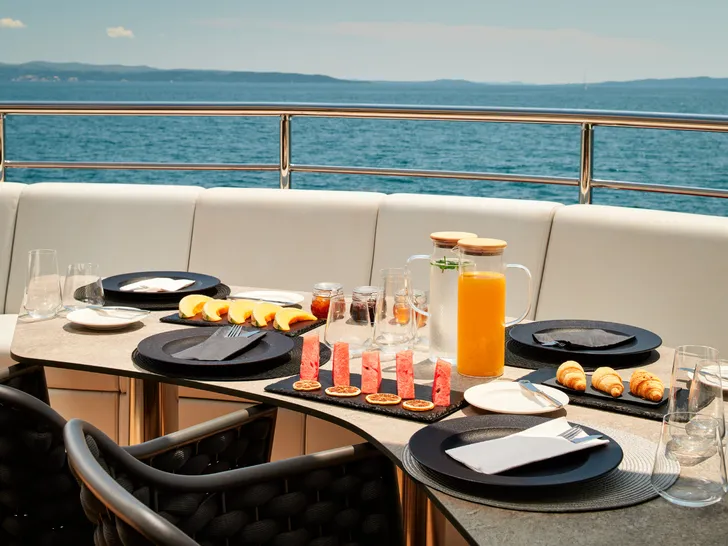 OHANA Custom 49m - alfresco dining set up OHANA Custom 49m - alfresco dining set up