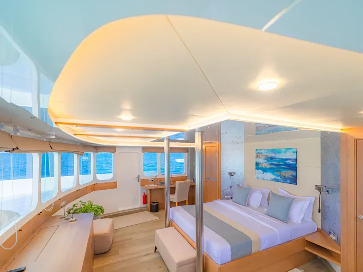 ALICE Salted Fiber Works 31m - master cabin wide shot ALICE Salted Fiber Works 31m - master cabin wide shot