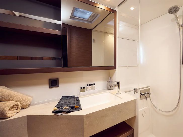 KATHARINA Lagoon 42 - bathroom KATHARINA Lagoon 42 - bathroom