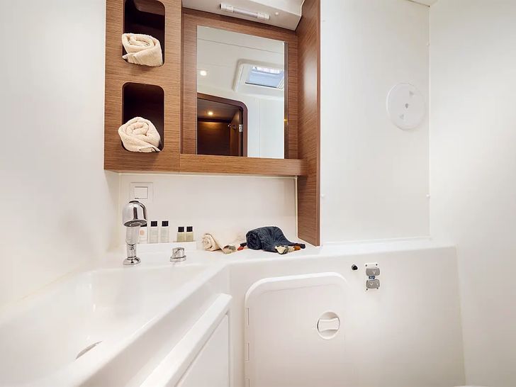 KATHARINA Lagoon 42 - bathroom KATHARINA Lagoon 42 - bathroom