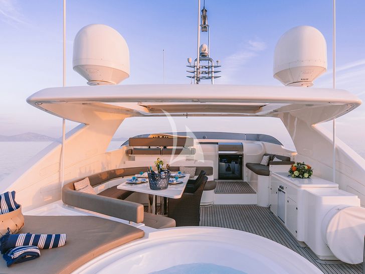 MELI Ferretti 881 - flybridge MELI Ferretti 881 - flybridge