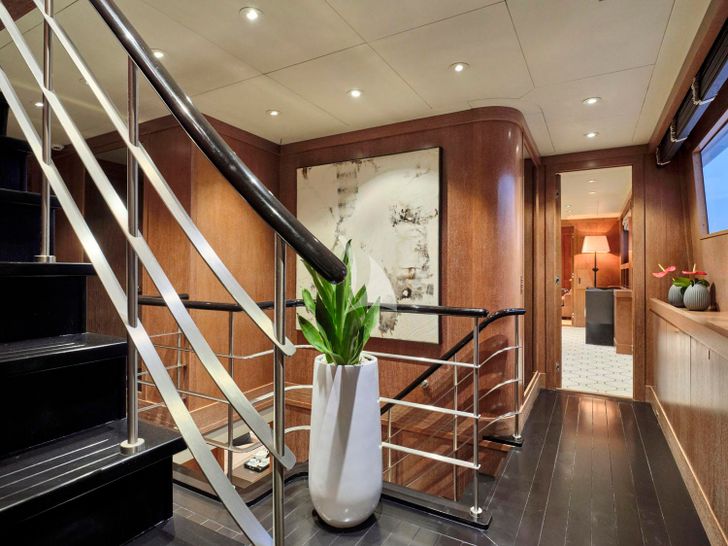 ELEMENT - staircase between decks ELEMENT - staircase between decks