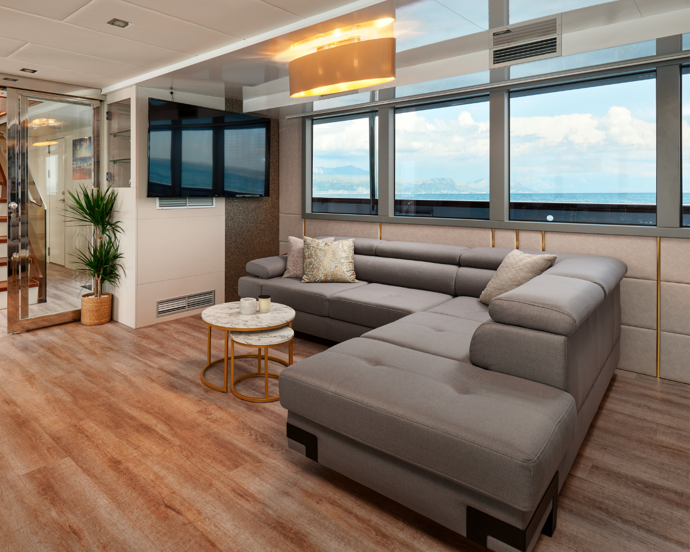 OHANA Custom 49m - sky lounge