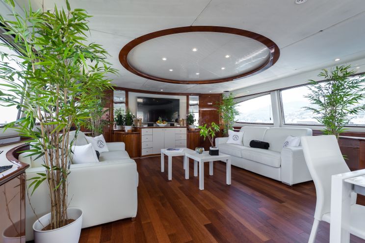 Charter Yacht ACCAMA DELTA - Azimut 100 Jumbo - 4 Cabins - Cannes - Monaco - St Tropez - French Riviera