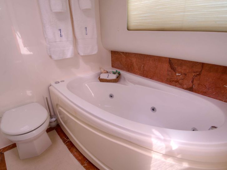 Master suite head and tub. Master suite head and tub.