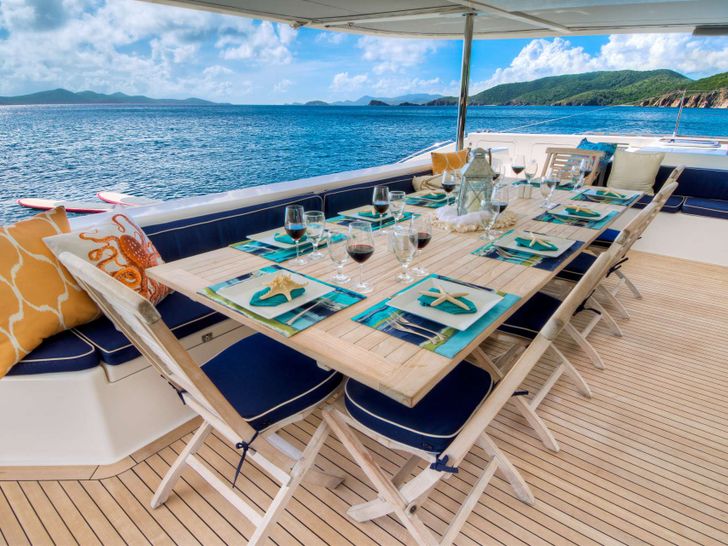 Aft deck alfresco dining