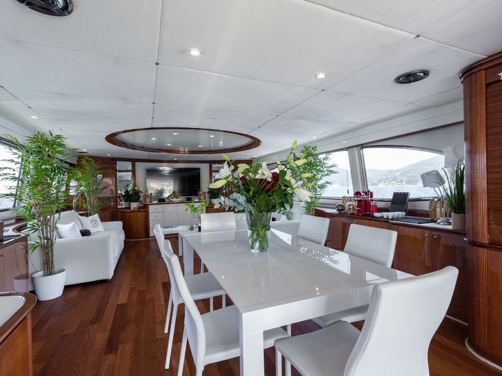 ACCAMA DELTA Azimut 100 Jumbo - indoor dining area ACCAMA DELTA Azimut 100 Jumbo - indoor dining area