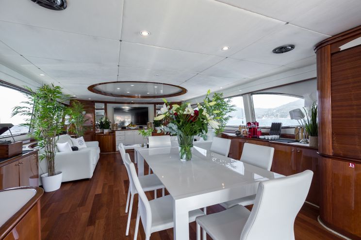 Charter Yacht ACCAMA DELTA - Azimut 100 Jumbo - 4 Cabins - Cannes - Monaco - St Tropez - French Riviera