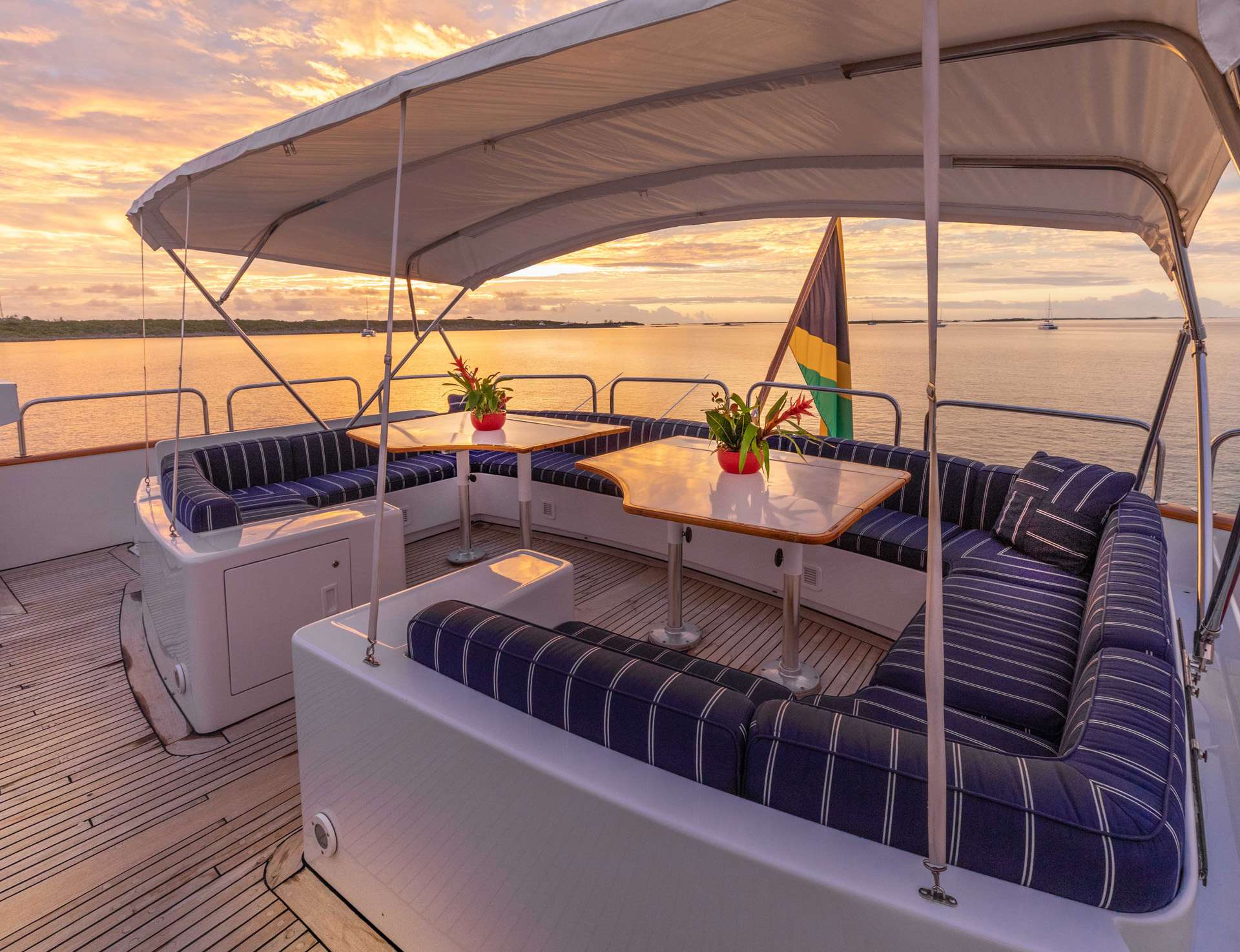 Charter Yacht RENA - NQEA 44m - 5 Cabins - Nassau - Exumas - Bahamas