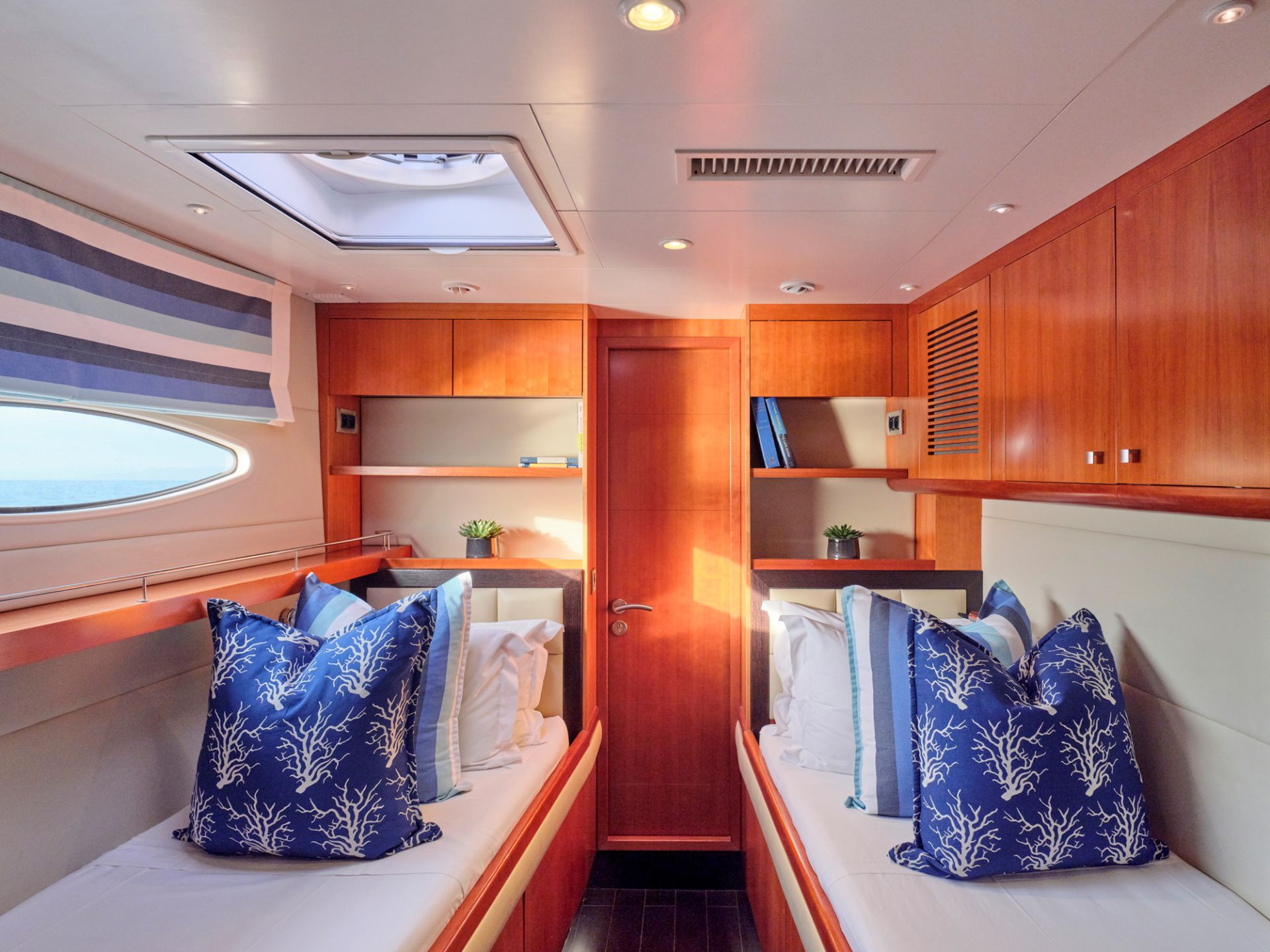 Charter Yacht WORLD`S END - Fountaine Pajot Galathea 65 - 5 Cabins - Athens - Mykonos - Cyclades - Greece - Praslin - Seychelles - Indian Ocean