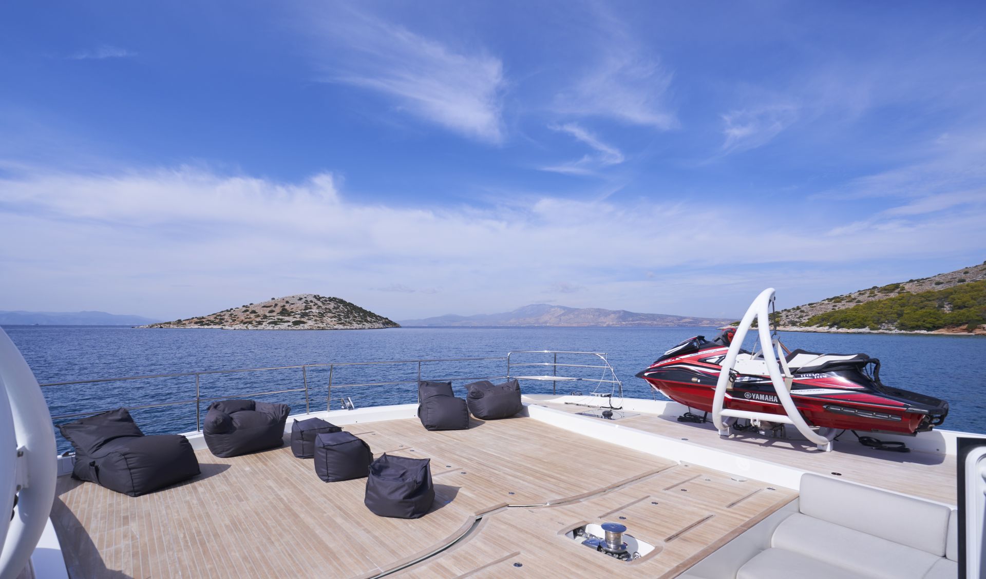 CRAZY HORSE Lagoon 78 - foredeck open area