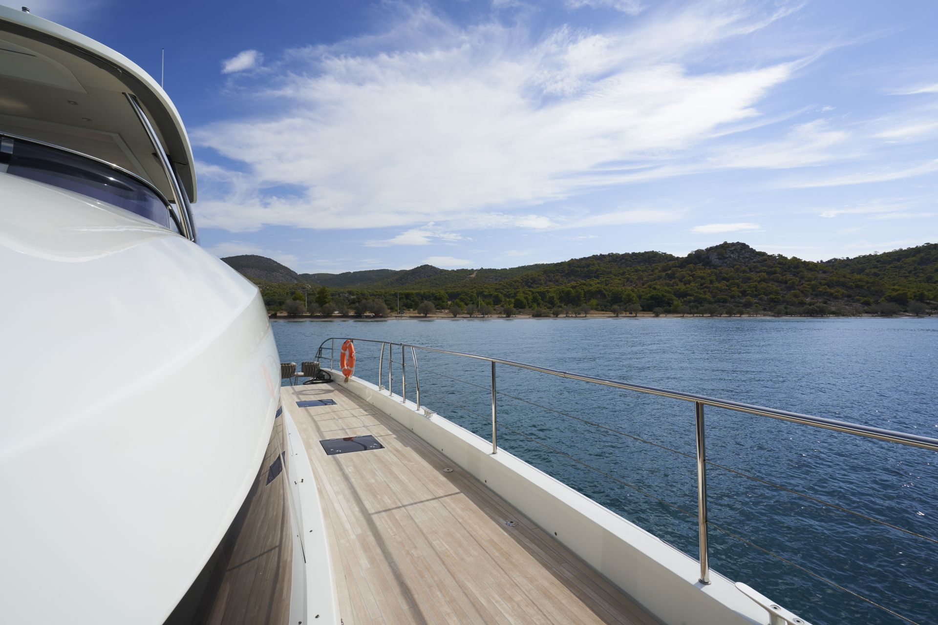 CRAZY HORSE Lagoon 78 - side deck