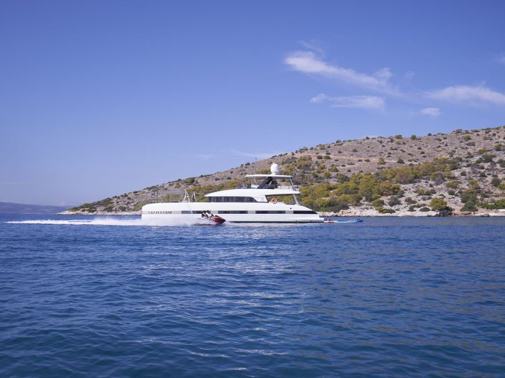 CRAZY HORSE Lagoon 78 - anchored with the jet ski CRAZY HORSE Lagoon 78 - anchored with the jet ski