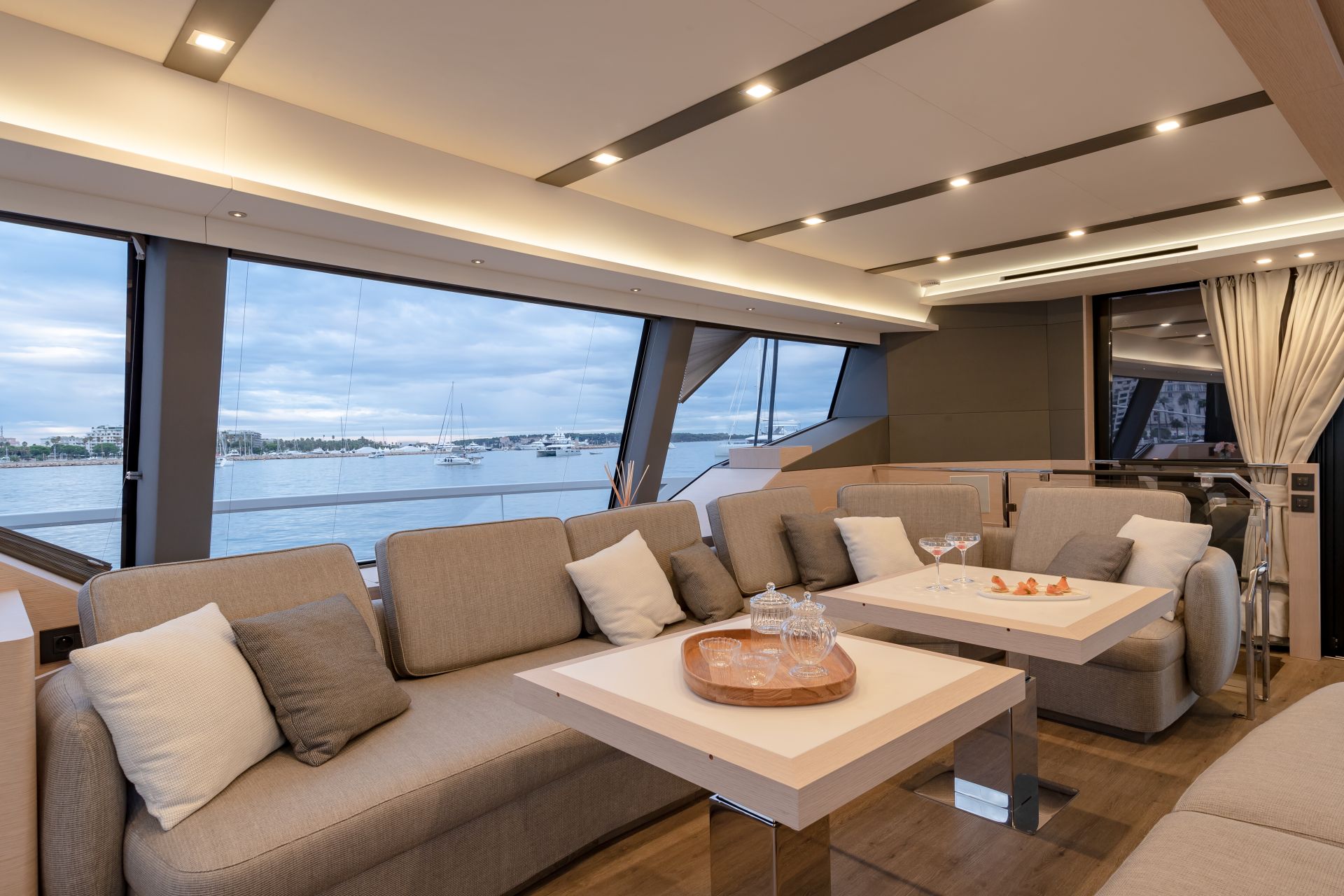 SERENISSIMA III Fountaine Pajot 80 - saloon lounge