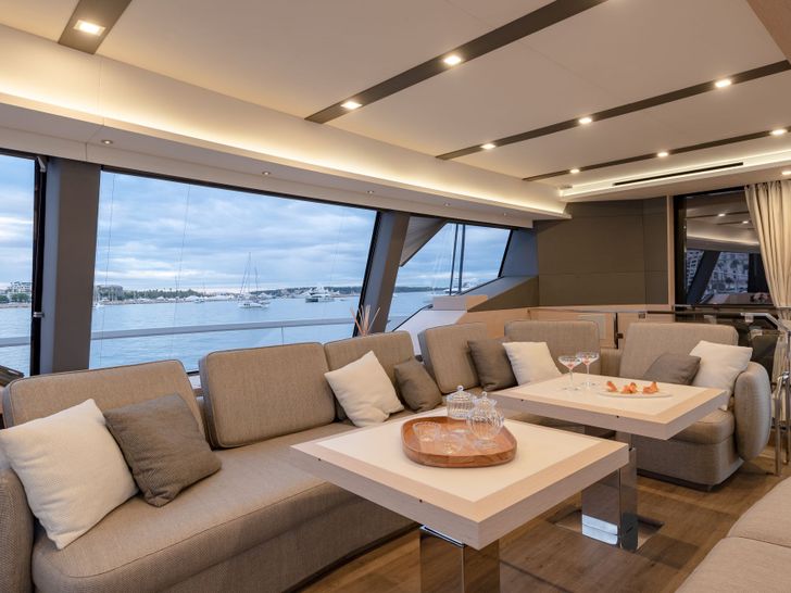 SERENISSIMA III Fountaine Pajot 80 - saloon lounge SERENISSIMA III Fountaine Pajot 80 - saloon lounge