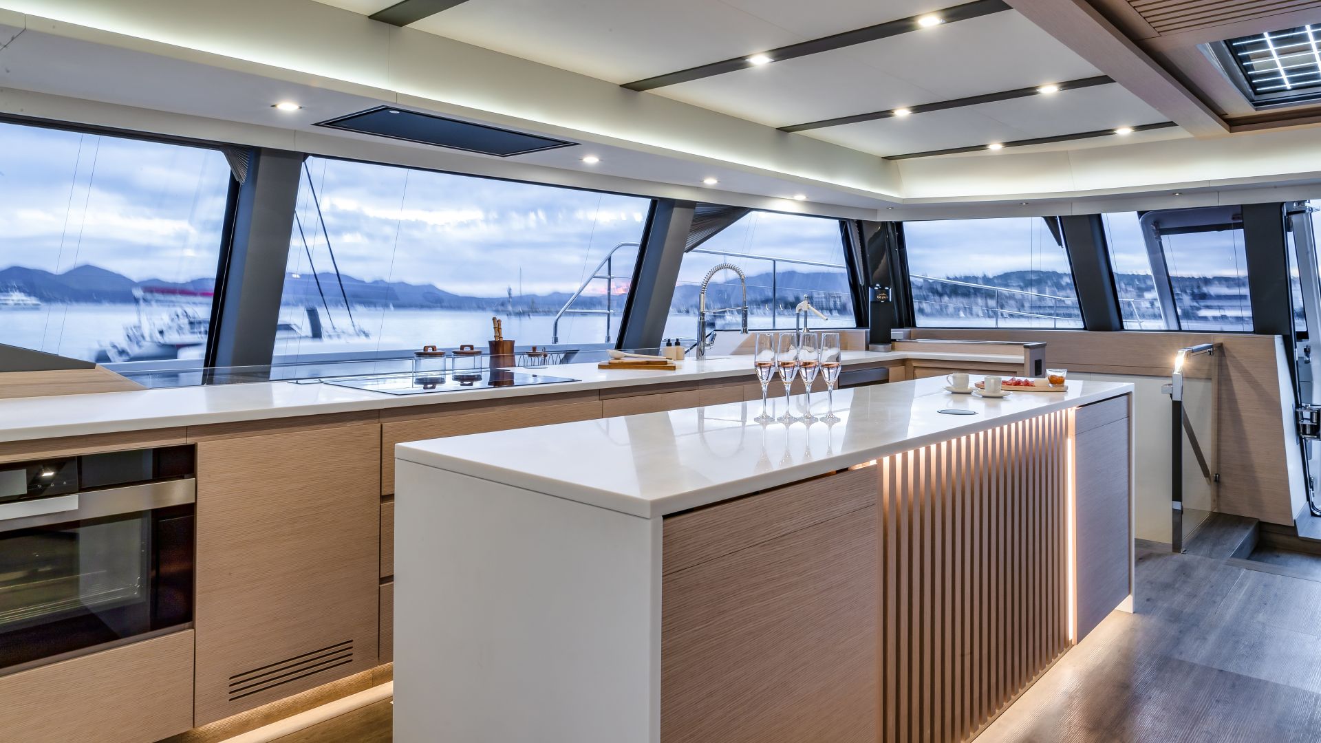 SERENISSIMA III Fountaine Pajot 80 - saloon galley