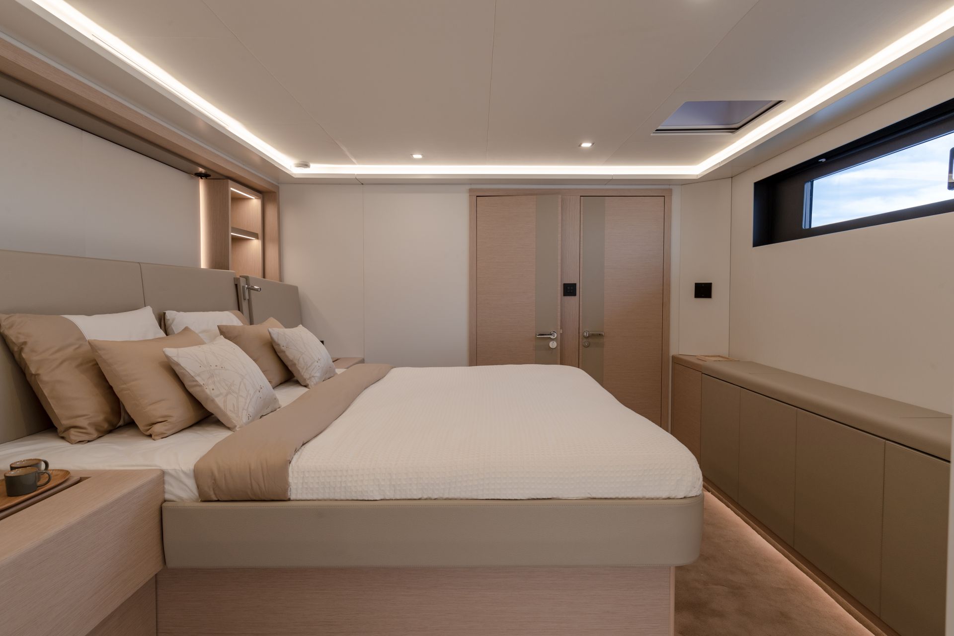 SERENISSIMA III Fountaine Pajot 80 - VIP cabin 1