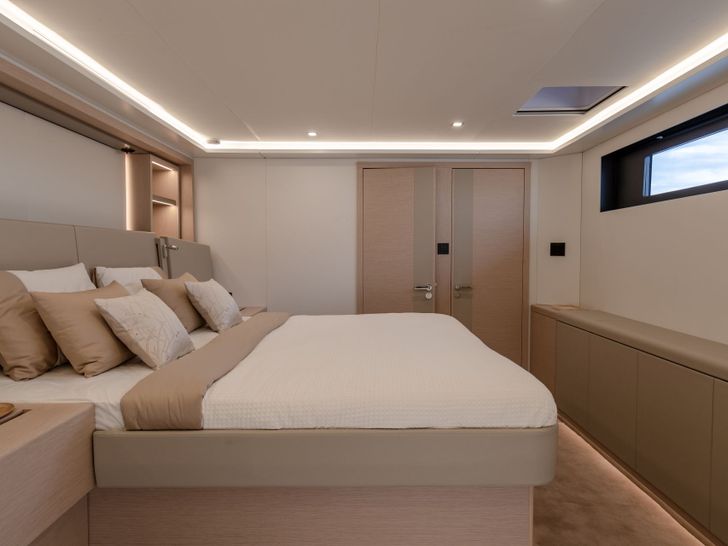 SERENISSIMA III Fountaine Pajot 80 - VIP cabin 1 SERENISSIMA III Fountaine Pajot 80 - VIP cabin 1