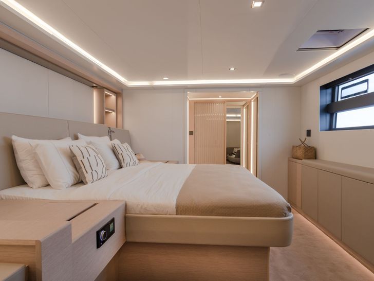 SERENISSIMA III Fountaine Pajot 80 - master cabin SERENISSIMA III Fountaine Pajot 80 - master cabin