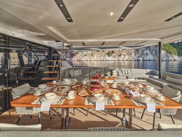 CHRISTAL MIO Fountaine Pajot 80 Dining(Sistership) CHRISTAL MIO Fountaine Pajot 80 Dining(Sistership)