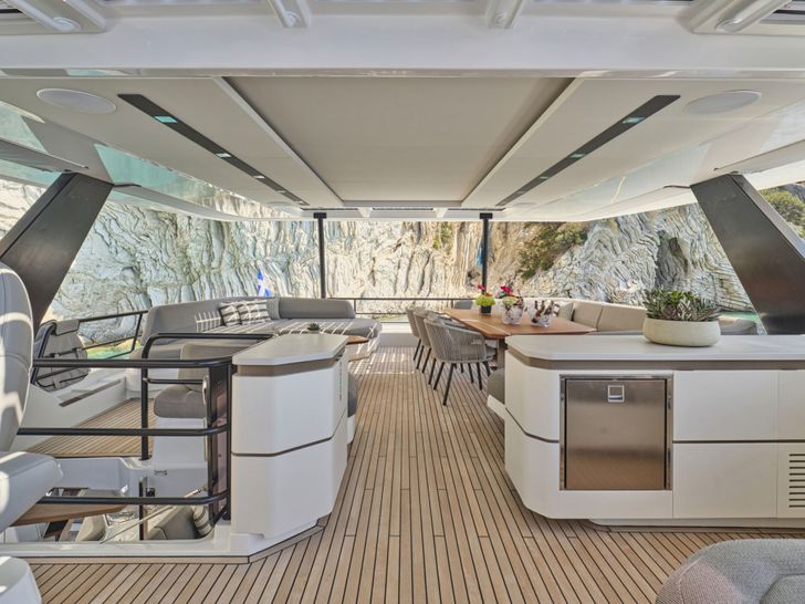 CHRISTAL MIO Fountaine Pajot 80 Main Saloon - Sea View(Sistership) CHRISTAL MIO Fountaine Pajot 80 Main Saloon - Sea View(Sistership)