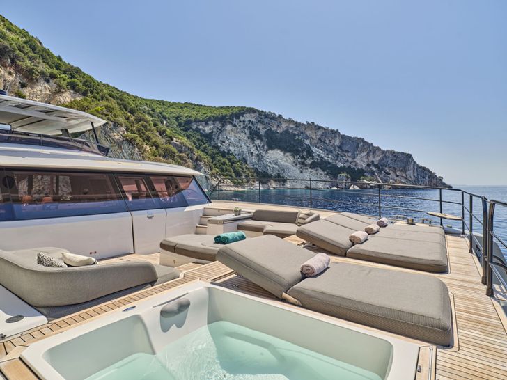 CHRISTAL MIO Fountaine Pajot 80 Jaccuzi(Sistership) CHRISTAL MIO Fountaine Pajot 80 Jaccuzi(Sistership)