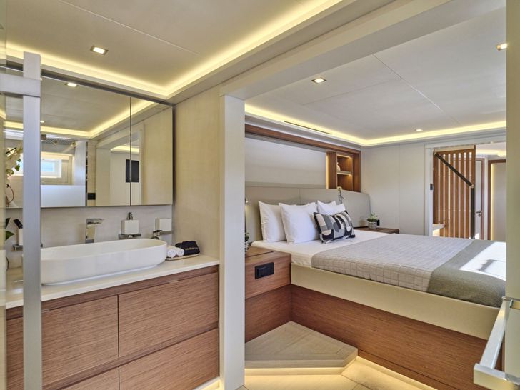 CHRISTAL MIO Fountaine Pajot 80 Master 1 CHRISTAL MIO Fountaine Pajot 80 Master 1