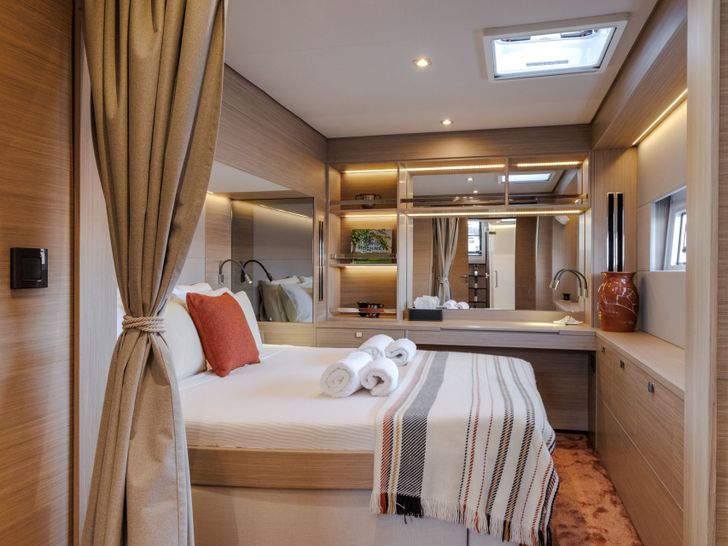WISH Lagoon 60 - master cabin WISH Lagoon 60 - master cabin