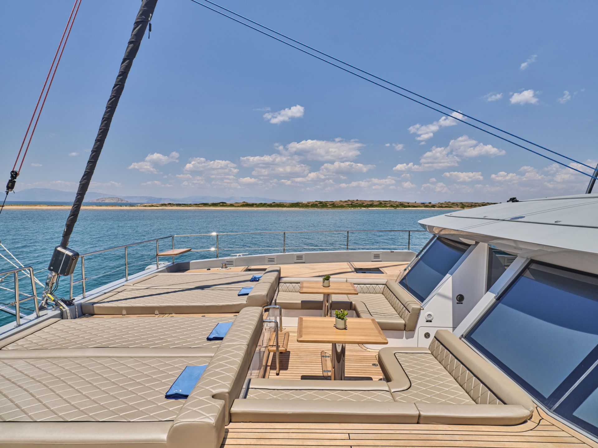 Charter Yacht ANDARE OLTRE - Heysea 60 - 5 Cabins - Athens - Mykonos - Paros - Cyclades - Greece