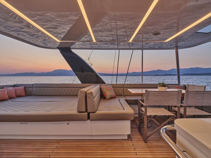 Flybridge Flybridge