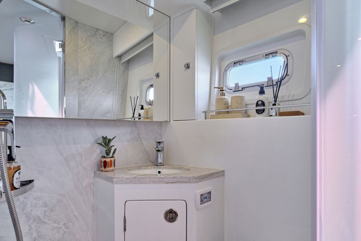 Charter Yacht ANDARE OLTRE - Heysea 60 - 5 Cabins - Athens - Mykonos - Paros - Cyclades - Greece