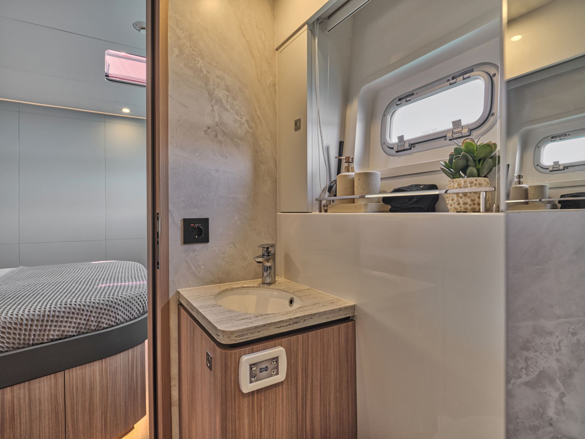Charter Yacht ANDARE OLTRE - Heysea 60 - 5 Cabins - Athens - Mykonos - Paros - Cyclades - Greece