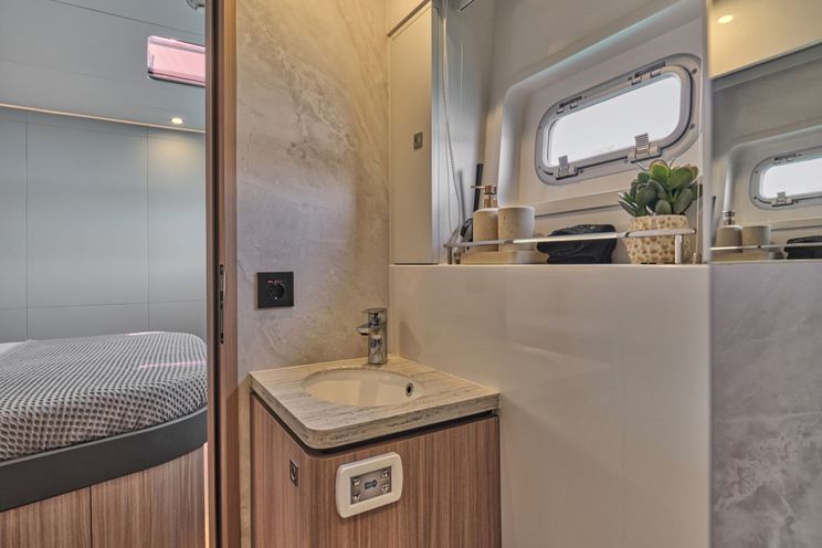 Charter Yacht ANDARE OLTRE - Heysea 60 - 5 Cabins - Athens - Mykonos - Paros - Cyclades - Greece