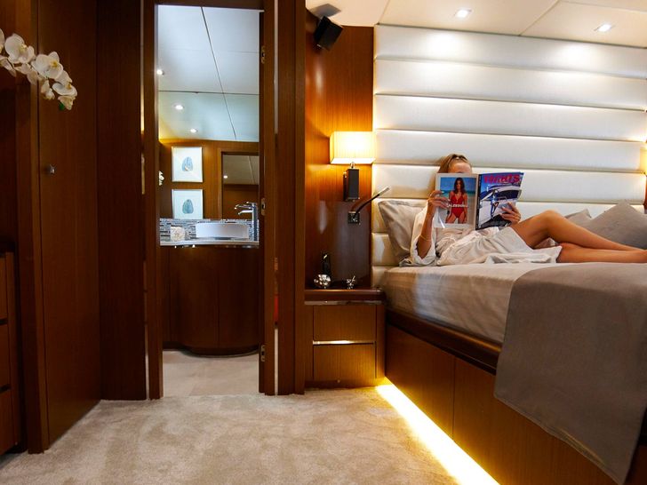 PRINCESS LONA master cabin