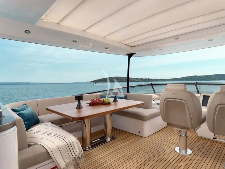 AMPARITO V - Azimut Magellano 66 - flybridge seating and dining area AMPARITO V - Azimut Magellano 66 - flybridge seating and dining area